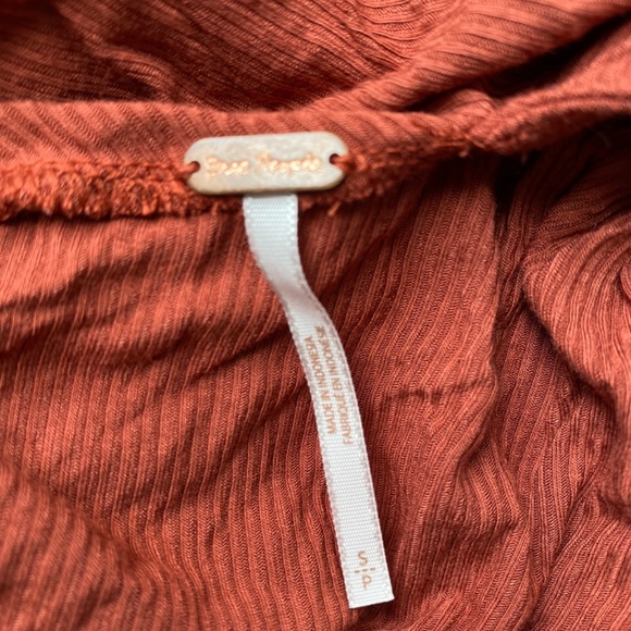 Free People size Small Women’s Burnt Orange Open Back Shirt - Picture 3 of 3